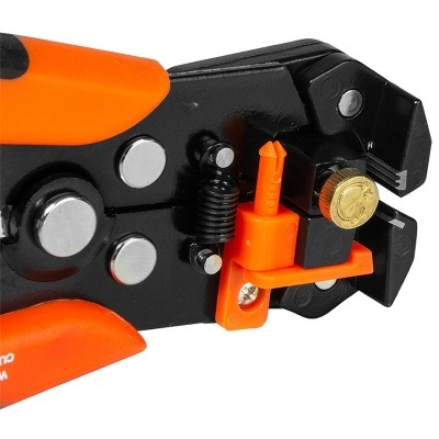 Ferramenta de acabamento para cabos preta e laranja com detalhe metálico dourado e mola preta