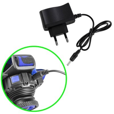 Carregador preto com cabo e conector, e encaixe no dispositivo preto com detalhes azuis