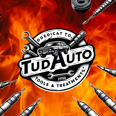 Logótipo TUD AUTO com ferramentas e fundo de fogo