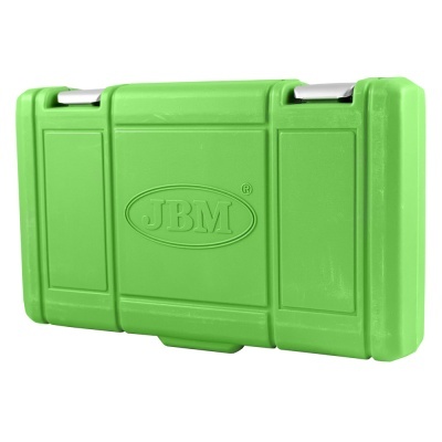 Estojo verde de plástico rígido com fechos metálicos prateados e logótipo JBM em relevo.