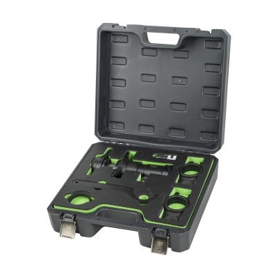 Estojo de ferramentas preto com espuma verde e várias ferramentas organizadas