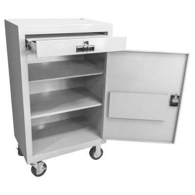 Armário metálico branco com gaveta e prateleiras internas, portas abertas, sobre rodas