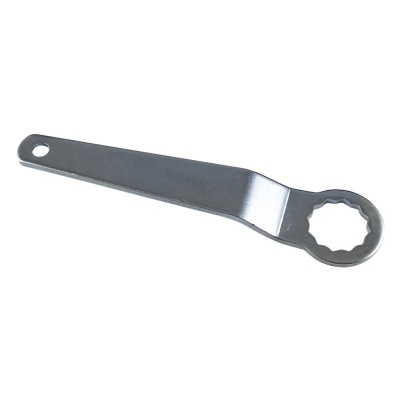 Chave de metal com anel circular dentado e furo numa extremidade