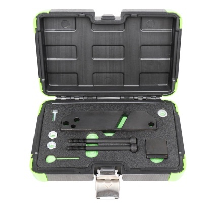 Conjunto de ferramentas organizadas em estojo preto com detalhes verdes