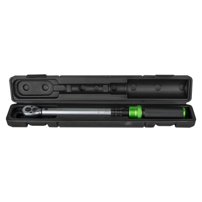 Chave de torque metálica com detalhes verdes em estojo preto
