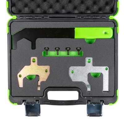 Conjunto de ferramentas numa caixa preta com interior almofadado