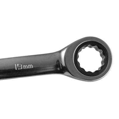 Chave de caixa de 19 mm cinzenta em fundo branco