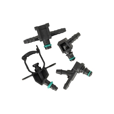 Peças de plástico preto com anéis verdes para ligações de mangueiras