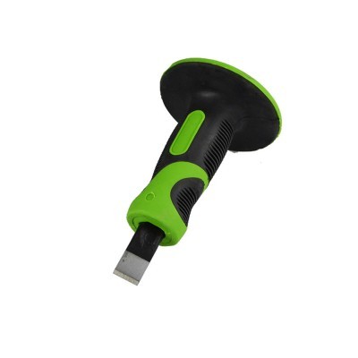 Ferramenta manual com cabo preto e verde e lâmina metálica