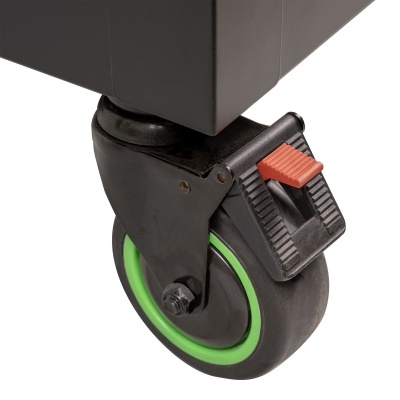 Roda preta com aro verde e suporte em aço preto com travão vermelho