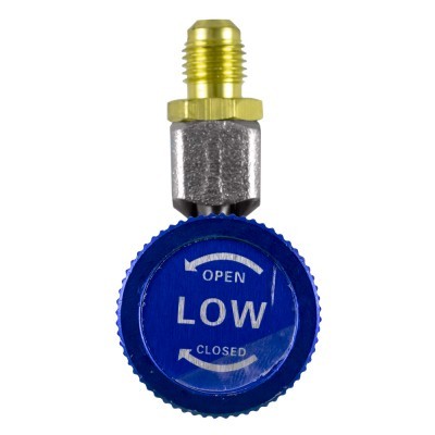 válvula metálica com botão azul e texto 'OPEN LOW CLOSED'