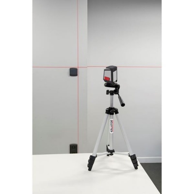 Laser de nível com tripé e linhas vermelhas numa parede
