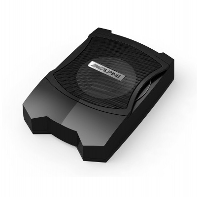 Subwoofer compacto preto com grelha metálica e logótipo ALPINE