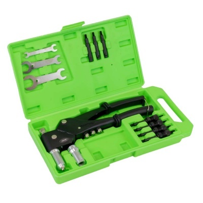 Conjunto de ferramentas com pistola de rebites em estojo verde aberto