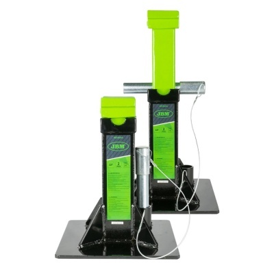 Macacos de suporte para carro JBM em metal preto com partes verdes e base quadrada