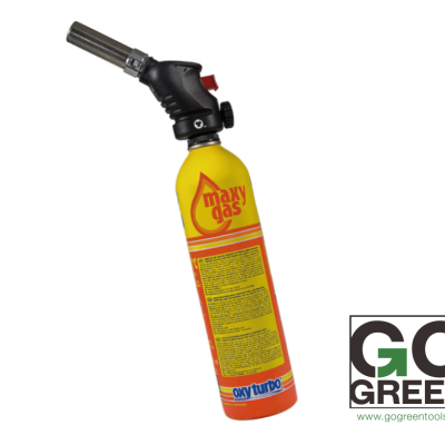 Maçarico portátil amarelo e laranja com texto 'many gas' e logótipo GO GREEN no fundo branco