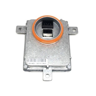 Módulo eletrónico metálico com vedação laranja e conectores pretos