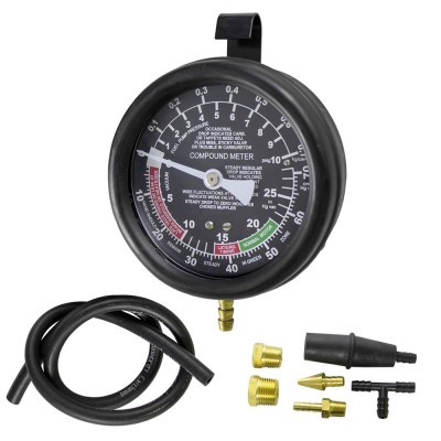 Manómetro preto com mangueira e adaptadores em fundo branco