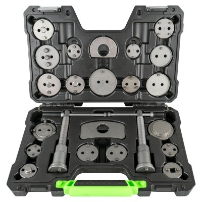 Conjunto de ferramentas metálicas em estojo preto com pega verde