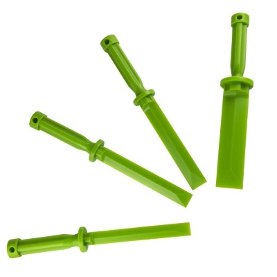 Conjunto de ferramentas de jardinagem de plástico verde.