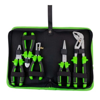 Conjunto de ferramentas com cinco peças em verde e preto dentro de bolsa preta e verde