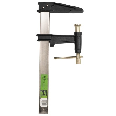 Morsete de aperto industrial preto com barra metálica prateada e etiqueta verde