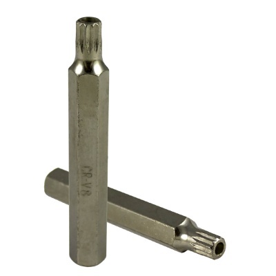 Dois bits de aparafusadora metálicos prateados com extremidades estriadas