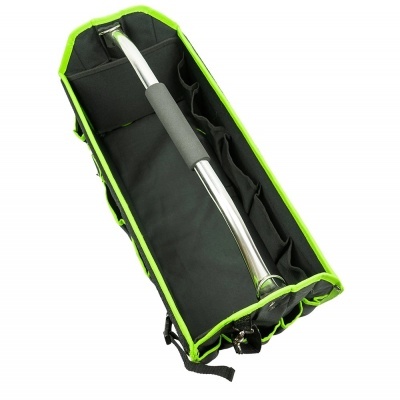 Organizador de mala preto com bordas verdes e cabo metálico dentro