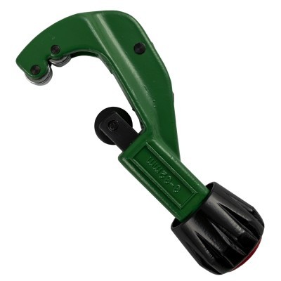 Ferramenta cortadora de tubos verde e preta