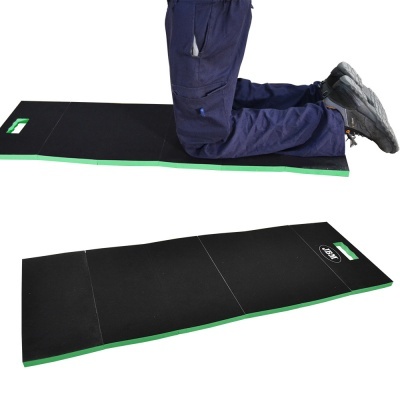 Colchão de joelhos dobrável preto com bordas verdes e alça de transporte