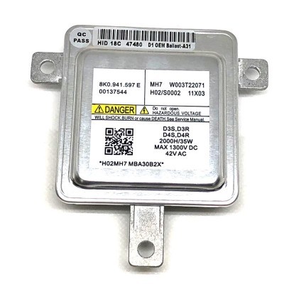 Dispositivo eletrônico metálico com etiquetas e avisos técnicos