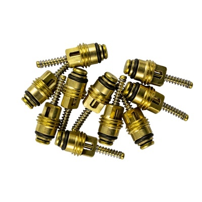 Conjunto de válvulas metálicas douradas com molas e anéis de borracha