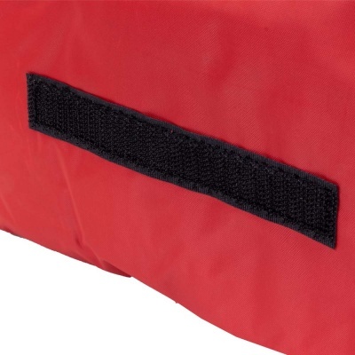 peça de tecido vermelho com velcro preto