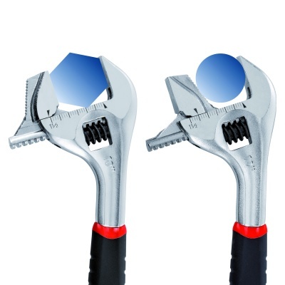 Dois chaves inglesas ajustáveis segurando formas geométricas azuis