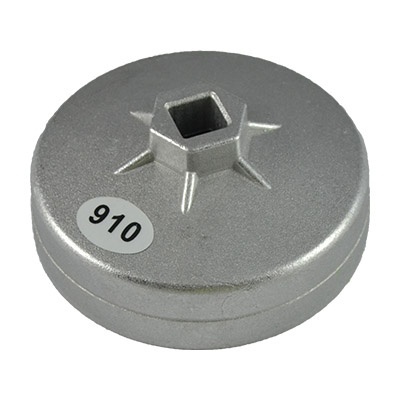 Ferramenta metálica circular prateada com etiqueta 910