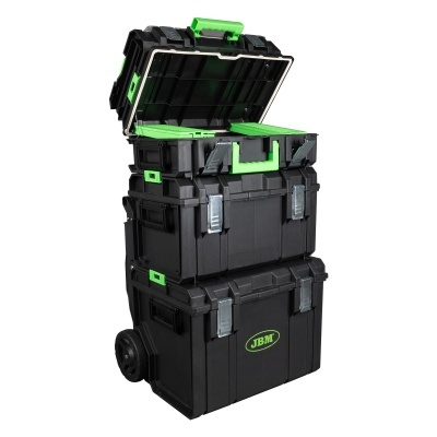 Conjunto de caixas ferramentas pretas empilhadas com detalhes verdes e fechos metálicos