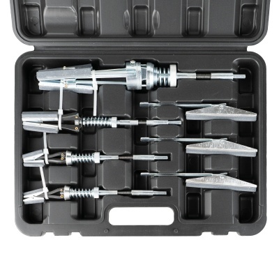 Conjunto de ferramentas metálicas em caixa plástica preta