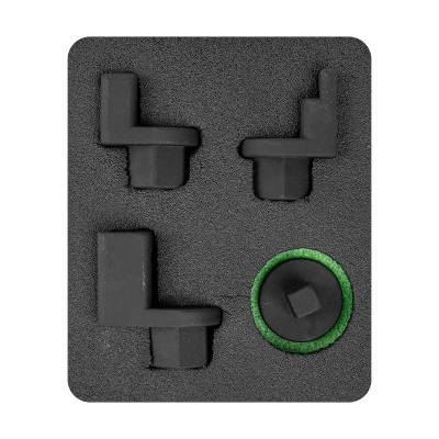 Adaptadores pretos em espuma preta com um detalhe verde