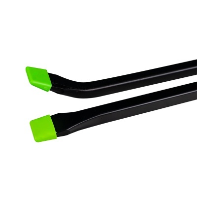 Braços metálicos pretos com pontas de silicone verde