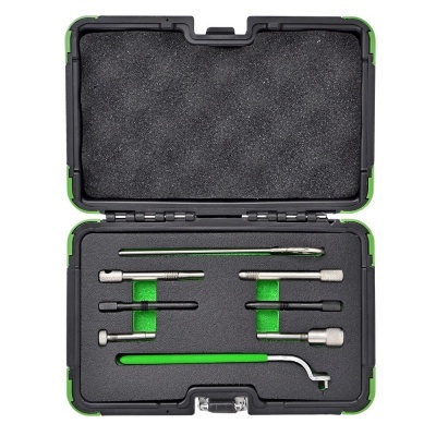 Estojo preto com ferramentas metálicas várias encaixadas em espuma preta