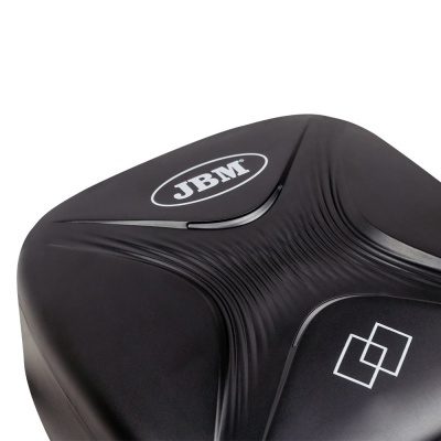 Assento de bicicleta preto com logotipo JBM e símbolo branco.