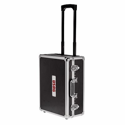 Mala preta com puxador telescópico e etiqueta USAG vermelha