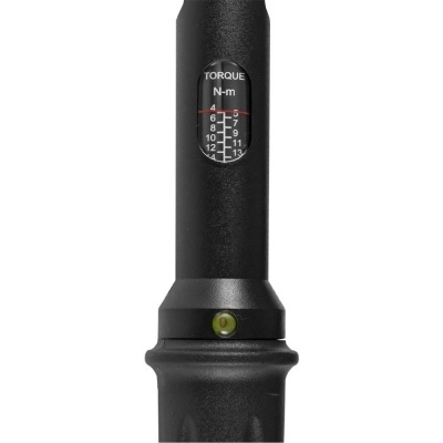 Ferramenta preta com visor e marcação de torque em N·m