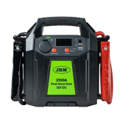 Carregador e booster de bateria JBM 2100A preto com detalhes verdes e botões vermelhos e garras de bateria preta e vermelha