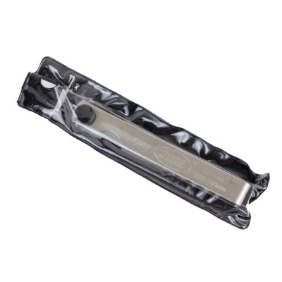 chave fixa prateada embalada numa capa plástica preta