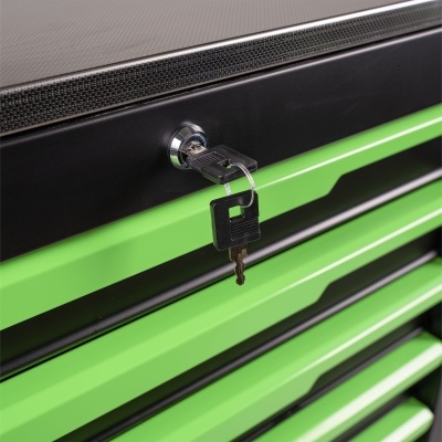 gavetas de metal verdes com fechadura e chave