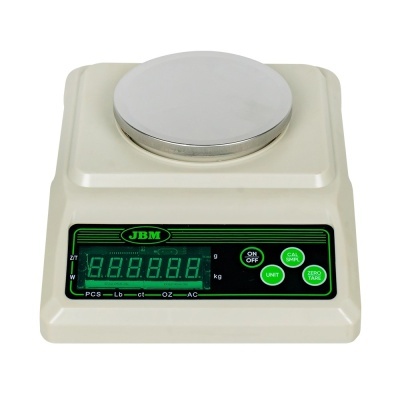 balança digital creme com prato metálico e painel preto com botões verdes