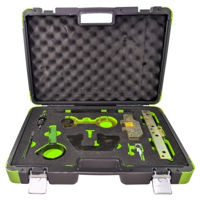 maleta com kit de ferramentas verdes e pretas organizado em espuma