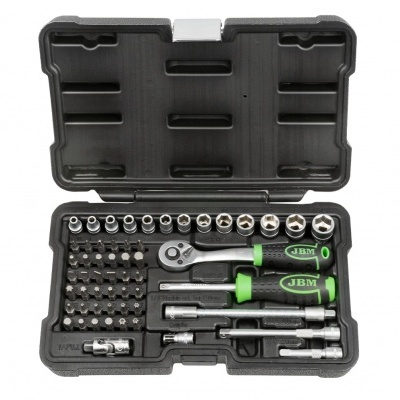 Conjunto de ferramentas com chaves e acessórios em caixa preta com peças metálicas e detalhes verdes