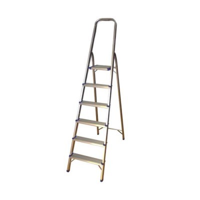 Escada de alumínio com cinco degraus largos e estrutura metálica